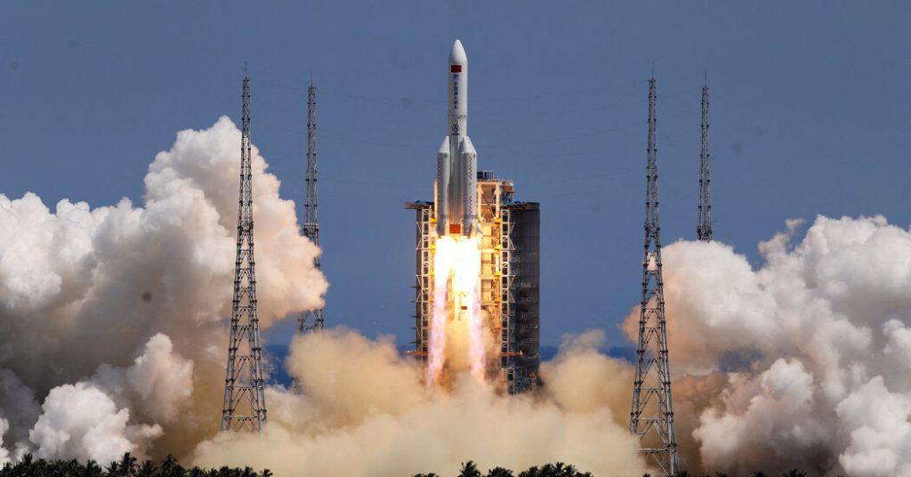 Китай запустил космическую станцию ​​Вэньтянь с помощью гигантской ракеты