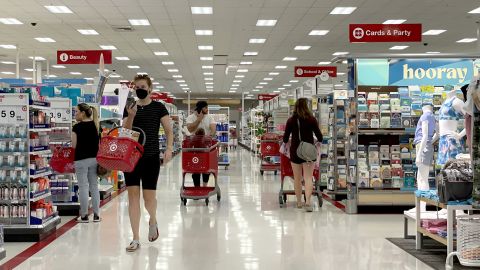 Target имеет десятки собственных брендов, таких как Cat & Jack, Universal Thread и up & up.