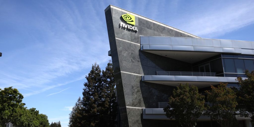 Акции Nvidia падают из-за потери оценки выручки и более низкого прогноза валовой прибыли