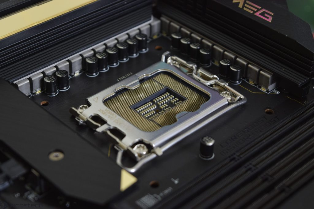 Материнские платы Intel Z790 с монитором поддержки памяти DDR5-6800 и DDR4-5333