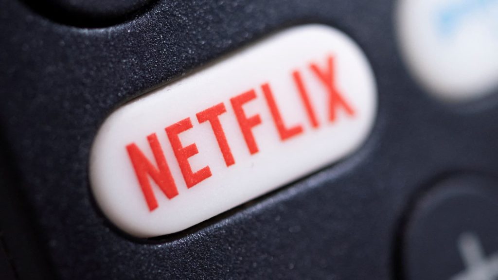 Акции, совершающие самые большие движения в полдень: Netflix, Bristol-Myers и другие