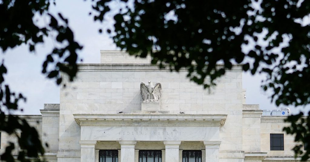 В исследовании говорится, что центральные банки не смогут обуздать инфляцию без улучшения налогово-бюджетной политики