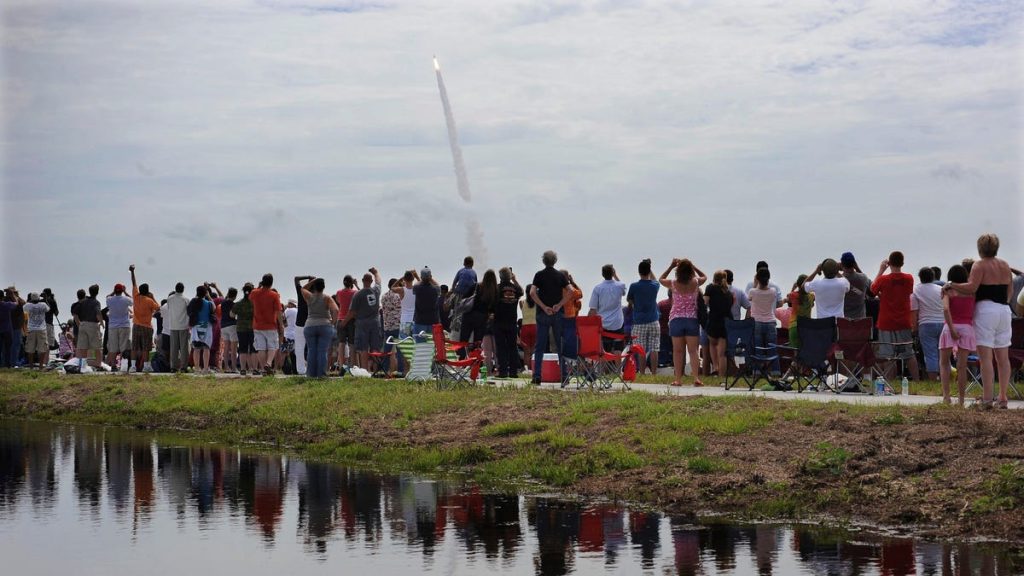 Гигантские толпы ожидаются на первом запуске гигантской ракеты НАСА