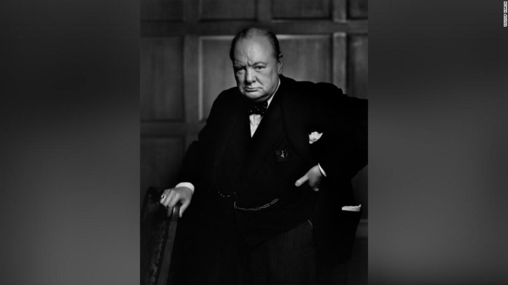 Знаменитую фотографию Черчилля обменяли на копию в отеле «Оттава», персонал не замечал месяцами