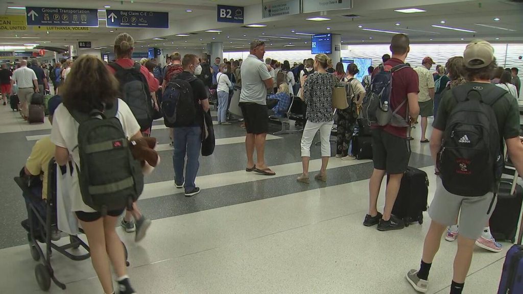 Сотни рейсов были задержаны и отменены в международном аэропорту Шарлотты Дуглас – WSOC TV