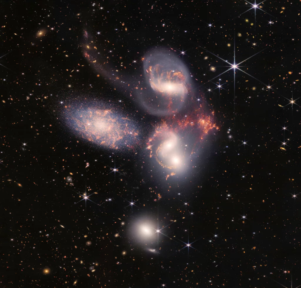 Телескоп Уэбба сфокусировал внимание на ранних галактиках и Юпитере