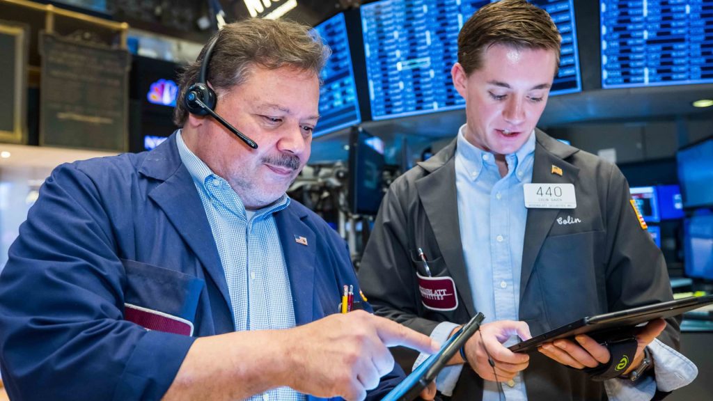 Фьючерсы на акции США не изменились после трехдневного падения Dow и S&P 500