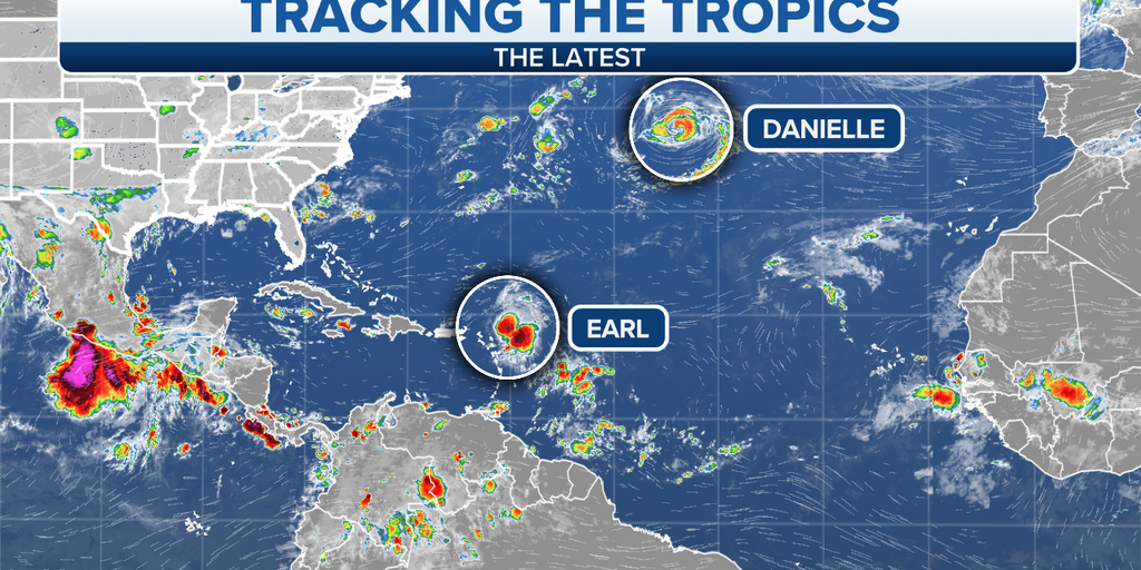 Сила тропического шторма Эрла ослабляет Даниэль над Атлантическим океаном.