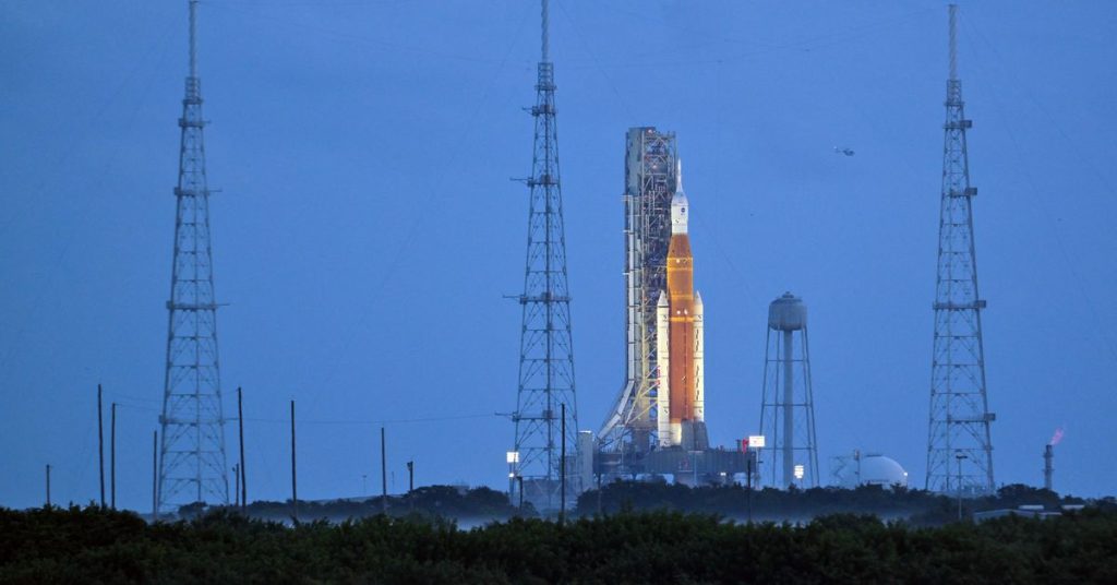 НАСА отменяет повторную попытку запуска лунной ракеты Artemis из-за утечки топлива