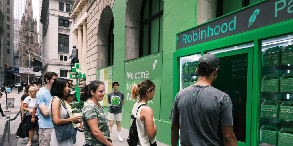 Пользователи Robinhood покупают компании, которые они «знают, понимают и в которые верят в долгосрочной перспективе».  Это их любимые акции.