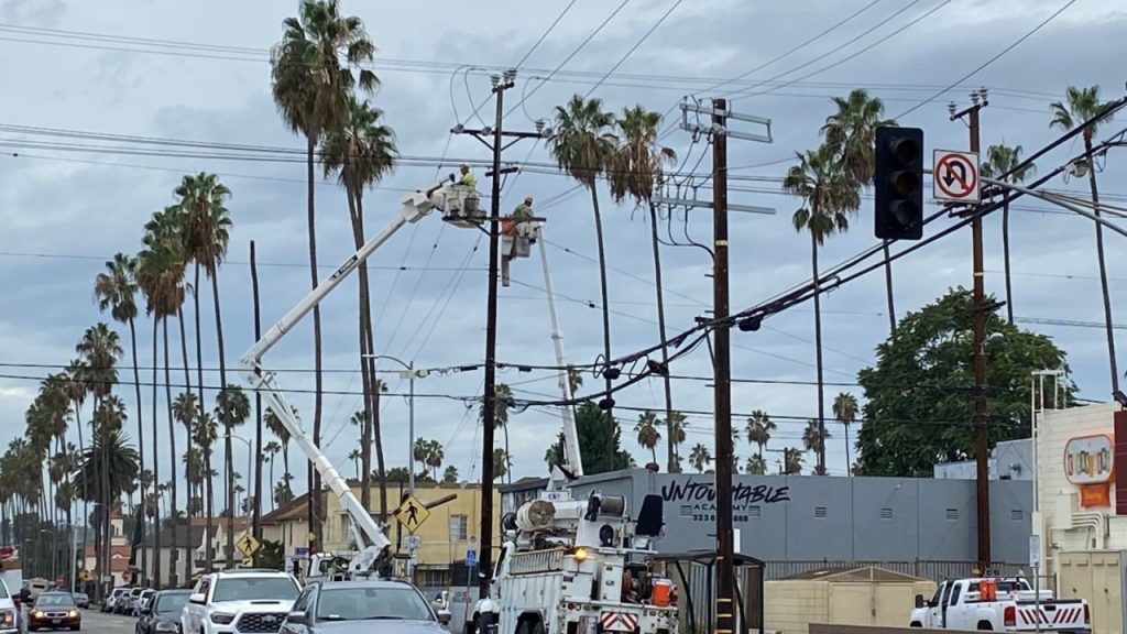 Тысячи клиентов LADWP остались без электричества в Лос-Анджелесе