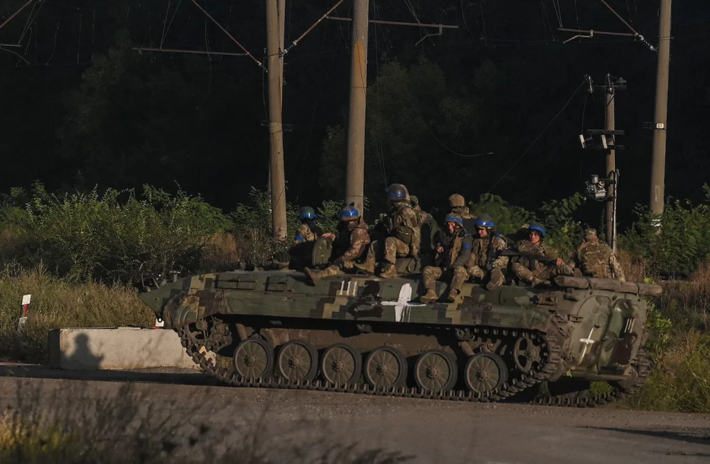 Украинская контратака освобождает оккупированные города, а русские отступают