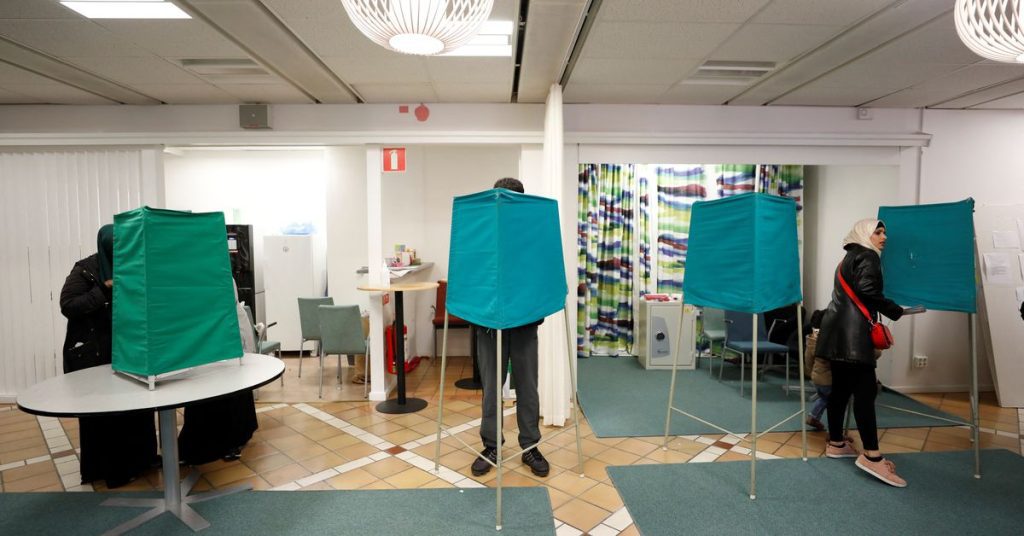 Шведы идут на избирательные участки на закрытых выборах